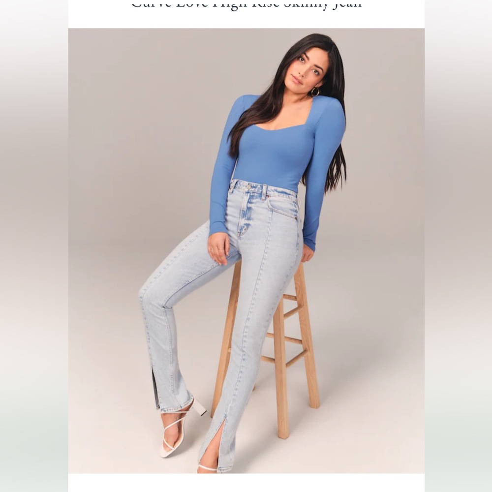 Abercrombie & Fitch Curve Love Ultra High Rise 90s Straight Jean Light